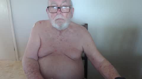 Snapshot of capt5105 chatting on January 30, 11:24 pm capt5105 online show from January 30, 11:24 pm