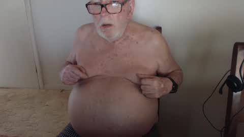 Snapshot of capt5105 chatting on February 18, 9:20 pm capt5105 online show from February 18, 9:20 pm