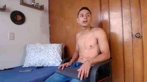 Snapshot of carloz_perez chatting on October 16, 12:46 pm carloz_perez online show from October 16, 12:46 pm