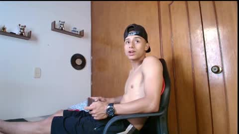 Snapshot of carloz_perez chatting on September 23, 5:12 pm carloz_perez online show from September 23, 5:12 pm