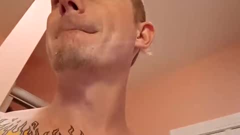 carolinajuggalo17 online show from March 24, 4:06 am