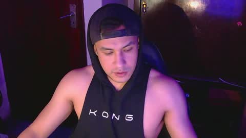 Snapshot of casas_oom chatting on December 15, 5:02 am      online show from December 15, 5:02 am