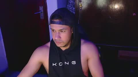 Snapshot of casas_oom chatting on March 6, 3:02 am      online show from March 6, 3:02 am