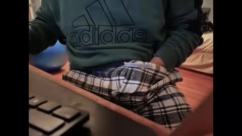 Snapshot of catmandoo21001 chatting on January 13, 1:45 am catmandoo21001 online show from January 13, 1:45 am