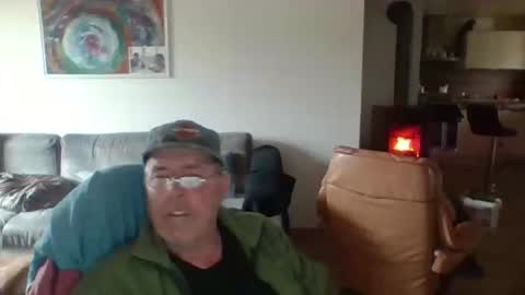 Snapshot of charles6064 chatting on February 11, 9:42 am charles6064 online show from February 11, 9:42 am