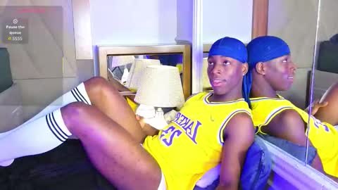 charlesbrown_ online show from November 11, 12:32 pm