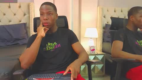 charlesbrown_ online show from November 19, 12:27 pm