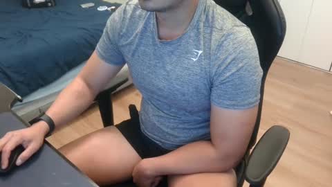 charliekkw online show from December 4, 8:40 pm