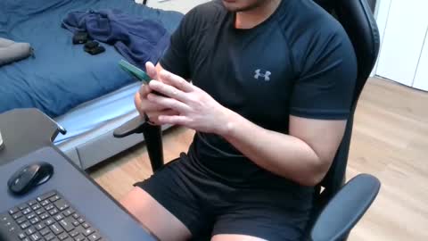 charliekkw online show from January 5, 10:19 pm