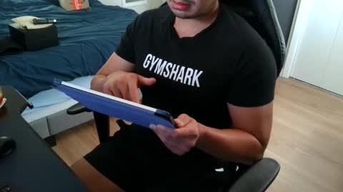 charliekkw online show from December 8, 9:19 pm