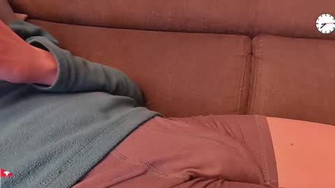 Snapshot of chezmonsieur_g chatting on October 27, 7:38 pm Grey online show from October 27, 7:38 pm