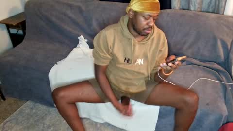 Que online show from March 4, 6:09 am