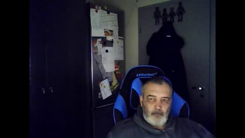 Chris online show from November 15, 9:33 am