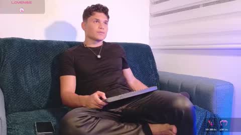 Snapshot of chris_argent chatting on October 25, 3:41 am Chris Argent online show from October 25, 3:41 am