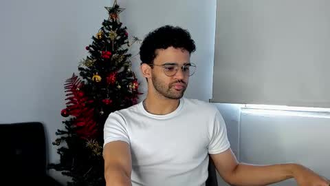 Im Chirs IM MODEL INDEPENDT online show from December 18, 3:52 pm