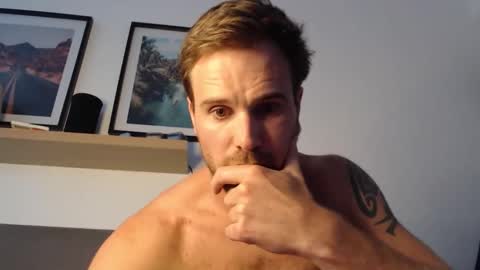 Chris Hemsworth online show from February 18, 4:48 pm