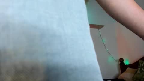 Hi dont forguet to follow me    online show from December 18, 7:26 am