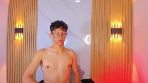 Chrisopher Hunter online show from March 1, 9:25 pm