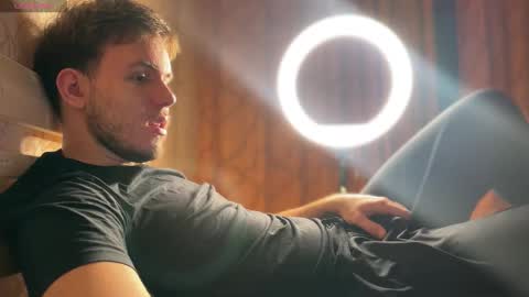 Christopher online show from February 21, 7:15 pm