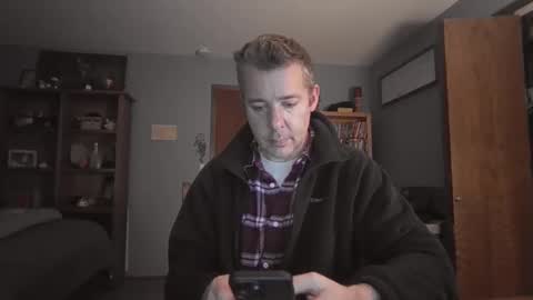 chrisw8121 online show from March 6, 5:37 am