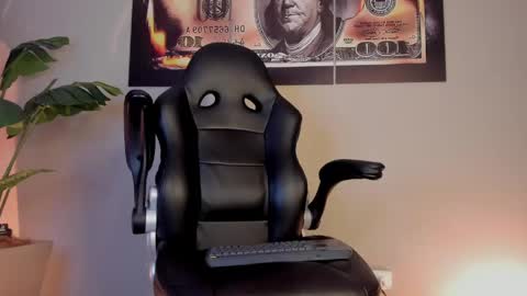 chrizmacgregor online show from March 13, 4:09 am