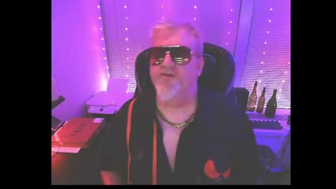 cigardaddy8869 online show from June 27, 3:53 am