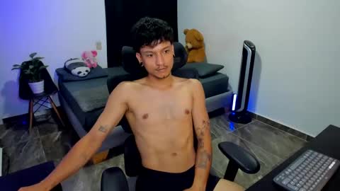 Luna and Sebas  online show from November 23, 8:47 am