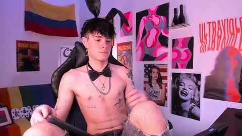 David     Independent Model online show from February 13, 1:08 am