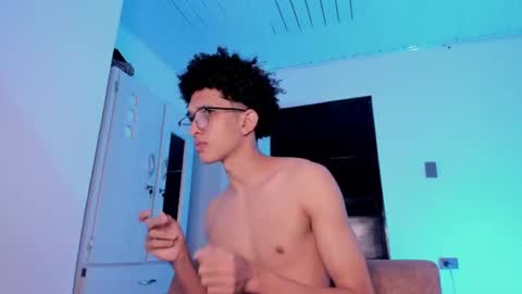 cj_davis1 online show from June 23, 3:22 am