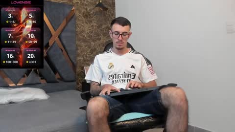 Snapshot of codyywalker chatting on January 25, 5:19 pm Cody Walker online show from January 25, 5:19 pm