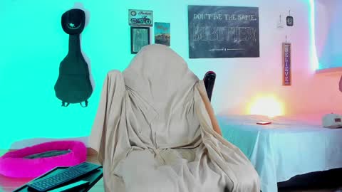 Snapshot of colin_stone chatting on January 11, 6:44 pm colin_stone online show from January 11, 6:44 pm