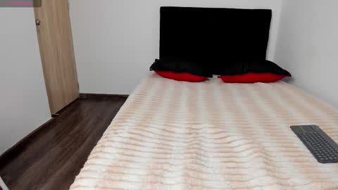 college_muscle_ass online show from February 17, 3:44 pm