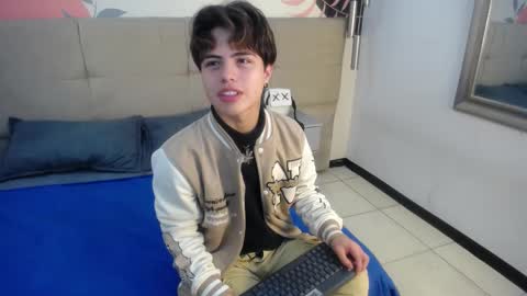 Snapshot of collinstone chatting on March 7, 9:06 pm collinstone online show from March 7, 9:06 pm