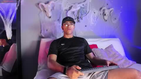 colstorw_ online show from October 27, 10:39 am