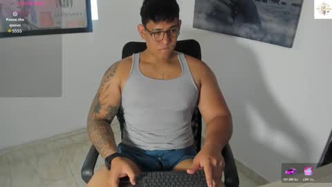 Snapshot of coltonmassif_ chatting on October 24, 7:59 pm coltonmassif_ online show from October 24, 7:59 pm