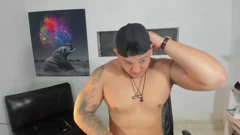 Snapshot of coltonmassif_ chatting on February 14, 12:30 am coltonmassif_ online show from February 14, 12:30 am