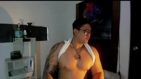 Snapshot of coltonmassif_ chatting on January 25, 10:18 pm coltonmassif_ online show from January 25, 10:18 pm