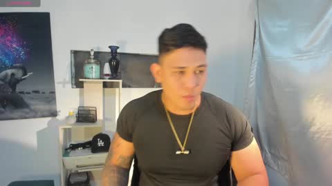 Snapshot of coltonmassif_ chatting on December 24, 7:06 am coltonmassif_ online show from December 24, 7:06 am