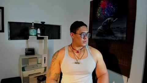 Snapshot of coltonmassif_ chatting on January 22, 8:18 am coltonmassif_ online show from January 22, 8:18 am