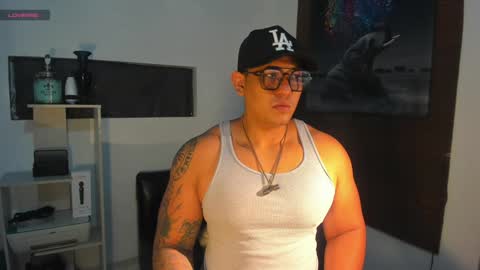 Snapshot of coltonmassif_ chatting on December 31, 6:59 am coltonmassif_ online show from December 31, 6:59 am