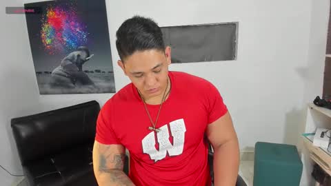 Snapshot of coltonmassif_ chatting on February 19, 2:12 am coltonmassif_ online show from February 19, 2:12 am