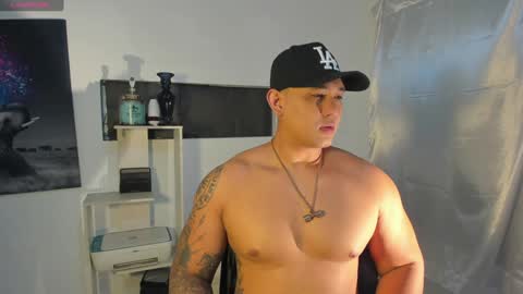 Snapshot of coltonmassif_ chatting on December 6, 6:37 am coltonmassif_ online show from December 6, 6:37 am