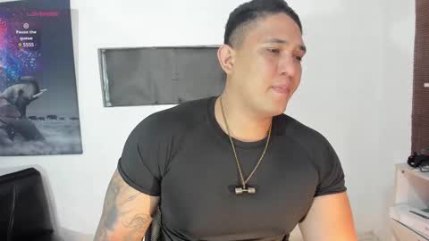 Snapshot of coltonmassif_ chatting on February 13, 12:46 am coltonmassif_ online show from February 13, 12:46 am