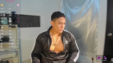 Snapshot of coltonmassif_ chatting on December 14, 8:02 am coltonmassif_ online show from December 14, 8:02 am