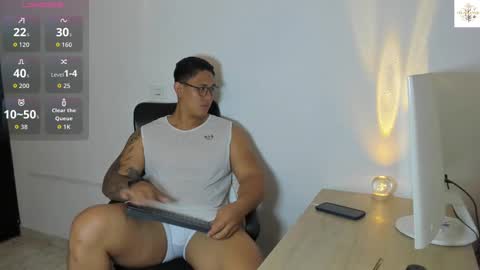 Snapshot of coltonmassif_ chatting on October 11, 1:20 am coltonmassif_ online show from October 11, 1:20 am