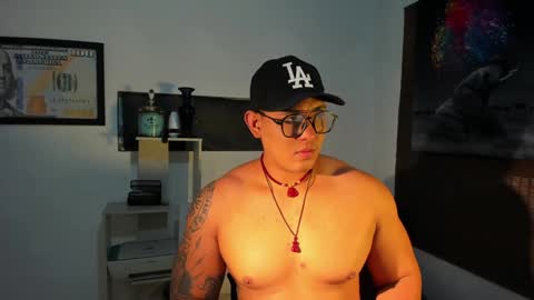 Snapshot of coltonmassif_ chatting on January 15, 9:35 am coltonmassif_ online show from January 15, 9:35 am