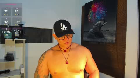 Snapshot of coltonmassif_ chatting on January 4, 8:17 am coltonmassif_ online show from January 4, 8:17 am