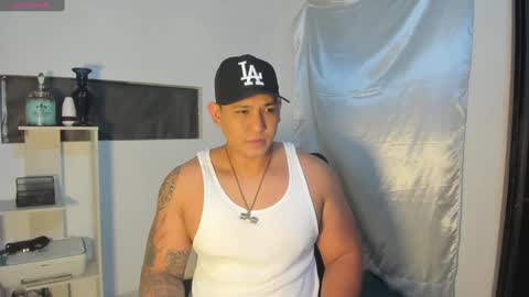 Snapshot of coltonmassif_ chatting on December 21, 3:36 am coltonmassif_ online show from December 21, 3:36 am