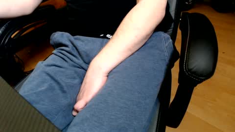 Snapshot of commanderchip chatting on January 31, 3:44 pm commanderchip online show from January 31, 3:44 pm