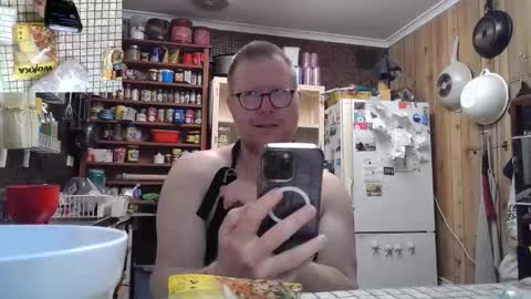 Snapshot of cookieliquor chatting on September 22, 9:36 pm Cookie - I do cooking streams occasionally. Next stream  online show from September 22, 9:36 pm